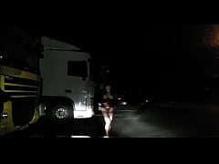 Play MP4 - exhibe devant routiers