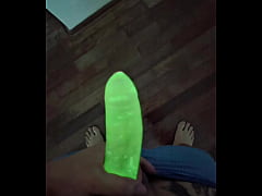 Play MP4 - EU TESTEI A CAMISINHA DE NEON - OLHA COMO BRILHA NO ESCURO