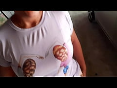 Play MP4 - La puta de mi madrastra me da una gran mamada en el parqueadero