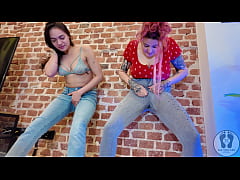 Play MP4 - REBECA ADDAMS AND ANA SPEARS PEEING ON JEANS SHOW OFF