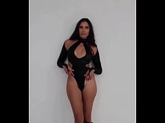 Play MP4 - Rate my outfit