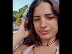 Play MP4 - Sa y'est je suis enfin en vacances &excl;&excl; Seule b&eacute;mol y'a pas de jolie filles &agrave; matter a la piscine je suis triste &period;&period;&period;