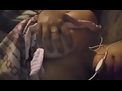 Play MP4 - La bebe se toca