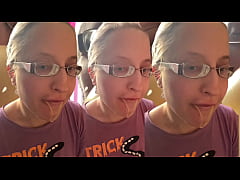 Play MP4 - ASMR Bubble Gum listen in headphones