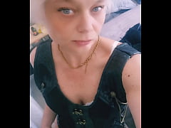 Play MP4 - Bonjour toi j'ai tr&egrave;s envie de voir ta bite et de la sentir en moi&period; Tu viens &quest;