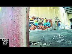 Play MP4 - El arte de masturbarse en lugares p&uacute;blicos