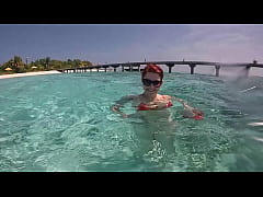 Play MP4 - Il fait chaud&comma; viens te rafraichir avec moi dans les eaux turquoises des &period;&period;&period;