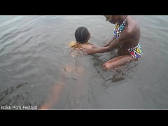 Play MP4 - When the 2 lesbian of the tribe bath together in the village river