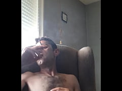 Play MP4 - Buena paja en el sof&aacute;