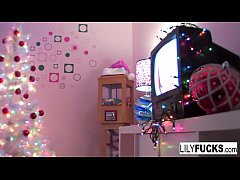 Play MP4 - Squirting Christmas moments with sexy Lily