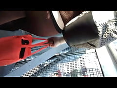 Play MP4 - Se&ntilde;ora culona rumbo al trabajo