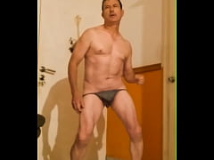 Play MP4 - Sensual baile de Josephstipper totalmente al desnudo&period;