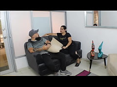 Play MP4 - Me follo a la esposa de mi mejor amigo en la sala de su casa y le lleno la cara y la boca de semen - CUM ON FACE - Porno en Espa&ntilde;ol