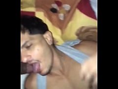 Play MP4 - Negao casado hetero me botou pra mamar