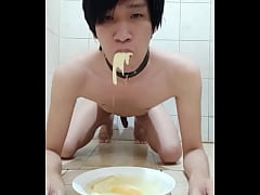 Play MP4 - FagTeetajet Thai Gay Drinking piss and Piss on bread and eat it&period;