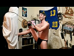Play MP4 - Sexy guy works out while you masturbate Max Shenanigans