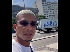 Play MP4 - Novinha casada chama um surfista na praia para fuder &eacute; meu corno filma tudo