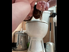 Play MP4 - Twerking on the Toilet&excl;