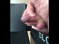 Play MP4 - Ich wichse meinen kleinen&comma; steifen Schwanz&comma; bis ich abspritze