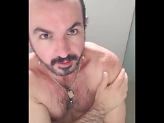 Play MP4 - Um banho no quarto do hotel&period;