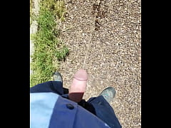 Play MP4 - Huge piss