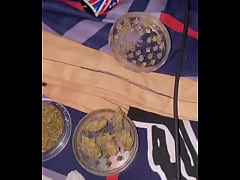 Play MP4 - Stoners wanna join me tonight&quest;