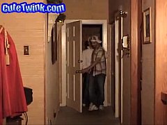 Play MP4 - Twink Cruising For Cock