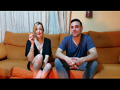 Play MP4 - Un Desconocido Delante de mi MARIDO me FOLL&Oacute; eyaculando Dentro de Mi