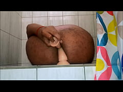 Play MP4 - Antes de una duchita su juegito loco con mis juguetes