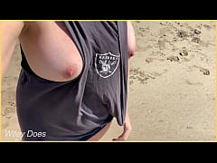 Play MP4 - Wife walks around public beach fully nude