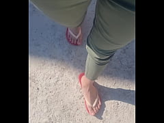 Play MP4 - La chaleur revient du coup on sort les claquettes