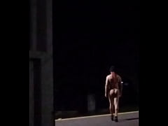 Play MP4 - Putinhalee1 se exibindo no meio da rua