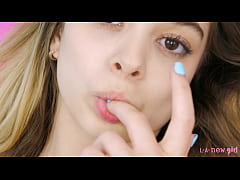 Play MP4 - Charming blonde naked close-up