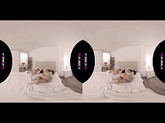 Play MP4 - PORNBCN VR Dos amigas est&aacute;n d&period; juntas&comma; una se despierta muy cachonda la cuarentena es lo que tiene&comma; as&iacute; que quiere sexo lesbico con su joven amiga durmiente a la que va a despertar&period; Realidad virtual en 4K  voyeur latina cachonda