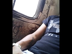 Play MP4 - Masturbaci&oacute;n en el cami&oacute;n