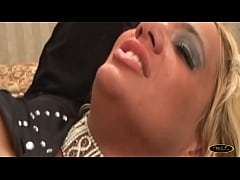 Play MP4 - La troia bionda si masturba in attesa di essere scopata il culo da un grosso cazzo