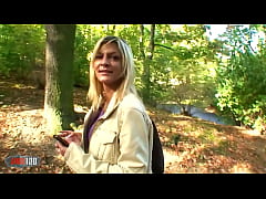 Play MP4 - Cumshot on her bigtits