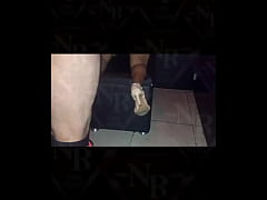 Play MP4 - Esposa puta hotwife &eacute; arrombada por um preto do pau enorme