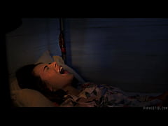 Play MP4 - Shy brunnete got possessed and fuck her bestie