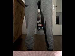 Play MP4 - Peeing in my pants