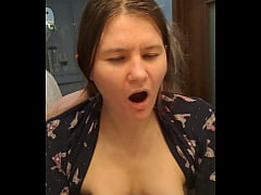 Play MP4 - In front of the mirror