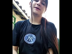 Play MP4 - La hermanastra de mi novia es mejor que mi novia chupando y todo