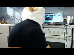 Play MP4 - slut sexydea fingering herself on live webcam