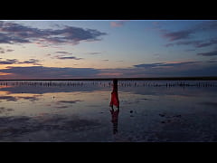 Play MP4 - Walk on Red Sunset of Elton Salt Lake