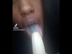 Play MP4 - Tasting a banana
