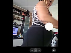 Play MP4 - Chiamo Teresa in video chiamata gli faccio vedere il cazzo&comma; vieni a farmi un pompino&quest;