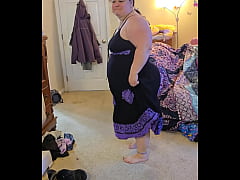 Play MP4 - Bbw dance and strip in black dress