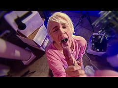 Play MP4 - Short hair blonde MILF gives a hot blowjob