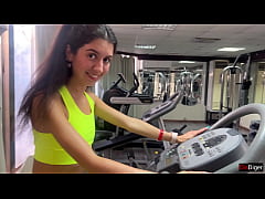 Play MP4 - Trainer offers new exercises and fucks Katty right in the gym