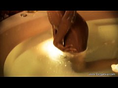 Play MP4 - Bollywood Bronze Beauty Babe and MILF